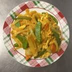 Best 咖喱鸡 Chicken w. Onions & Curry Sauce in Plattsburgh, NY